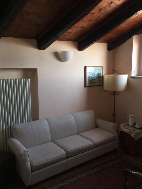 Castelbourg Neive