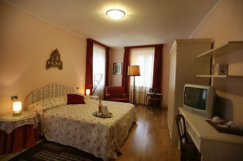 Castelbourg 3* Neive