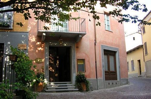 Castelbourg Neive