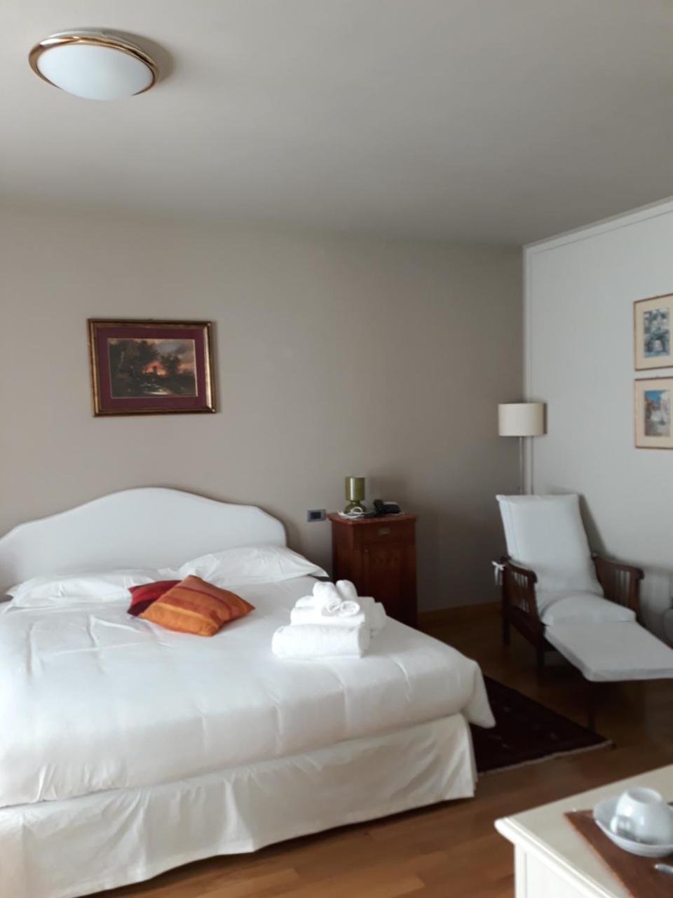 Castelbourg Neive